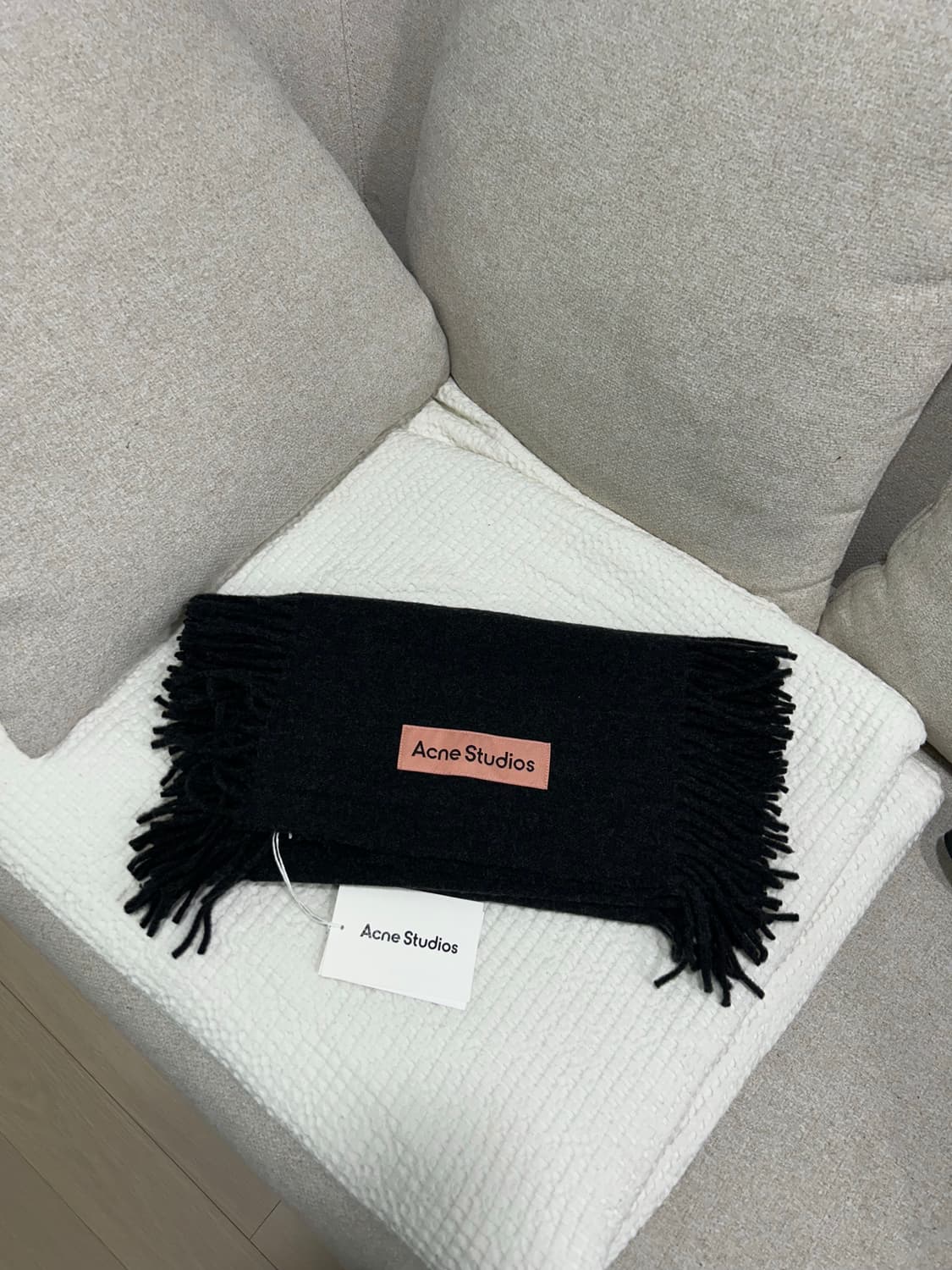 아크네스튜디오 머플러 상품이미지1