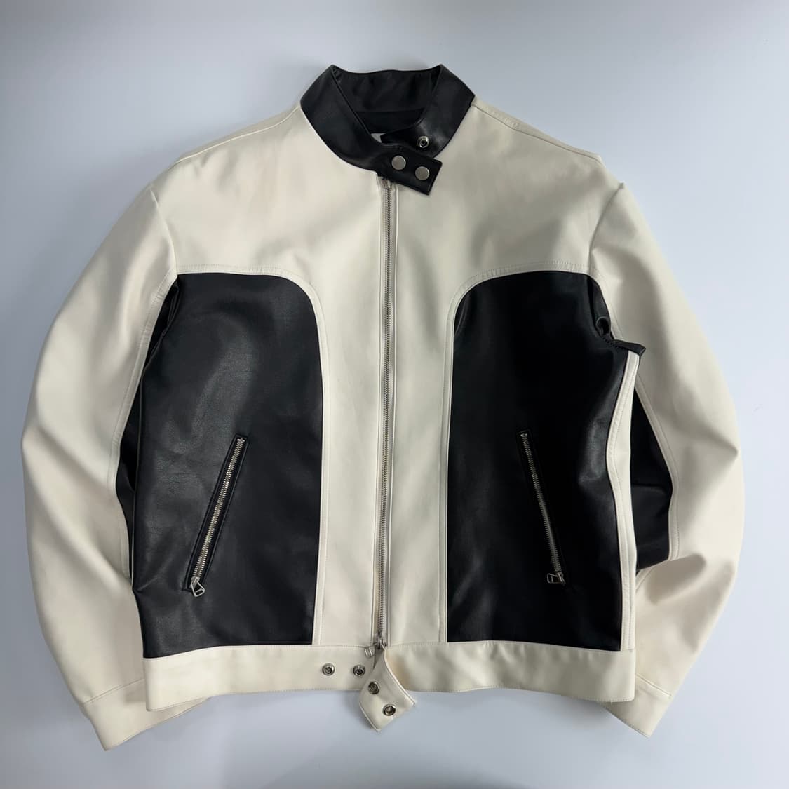 Hender 화이트 블랙 배색 레더 자켓 상품이미지3