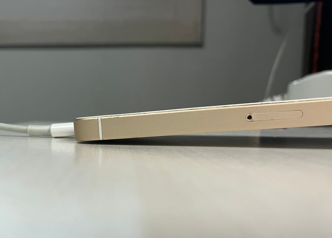 아이폰 se1 골드 64GB 상품이미지4