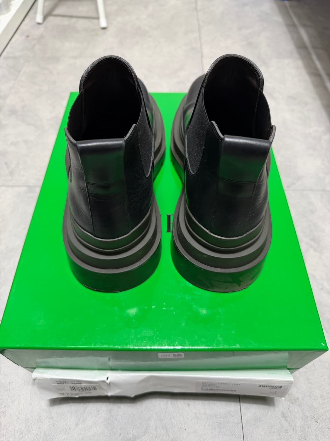 [42] 보테가베네타 타이어 앵클 첼시 부츠 블랙캠핑 상품이미지3