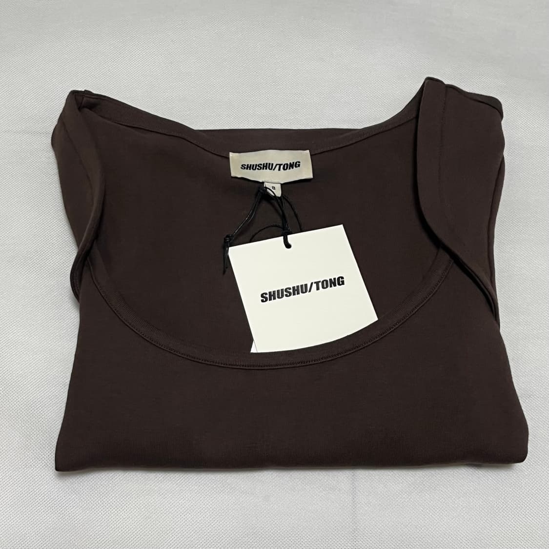 [8,12]슈슈통 25fw 라운드 넥 탑/브라운 상품이미지5