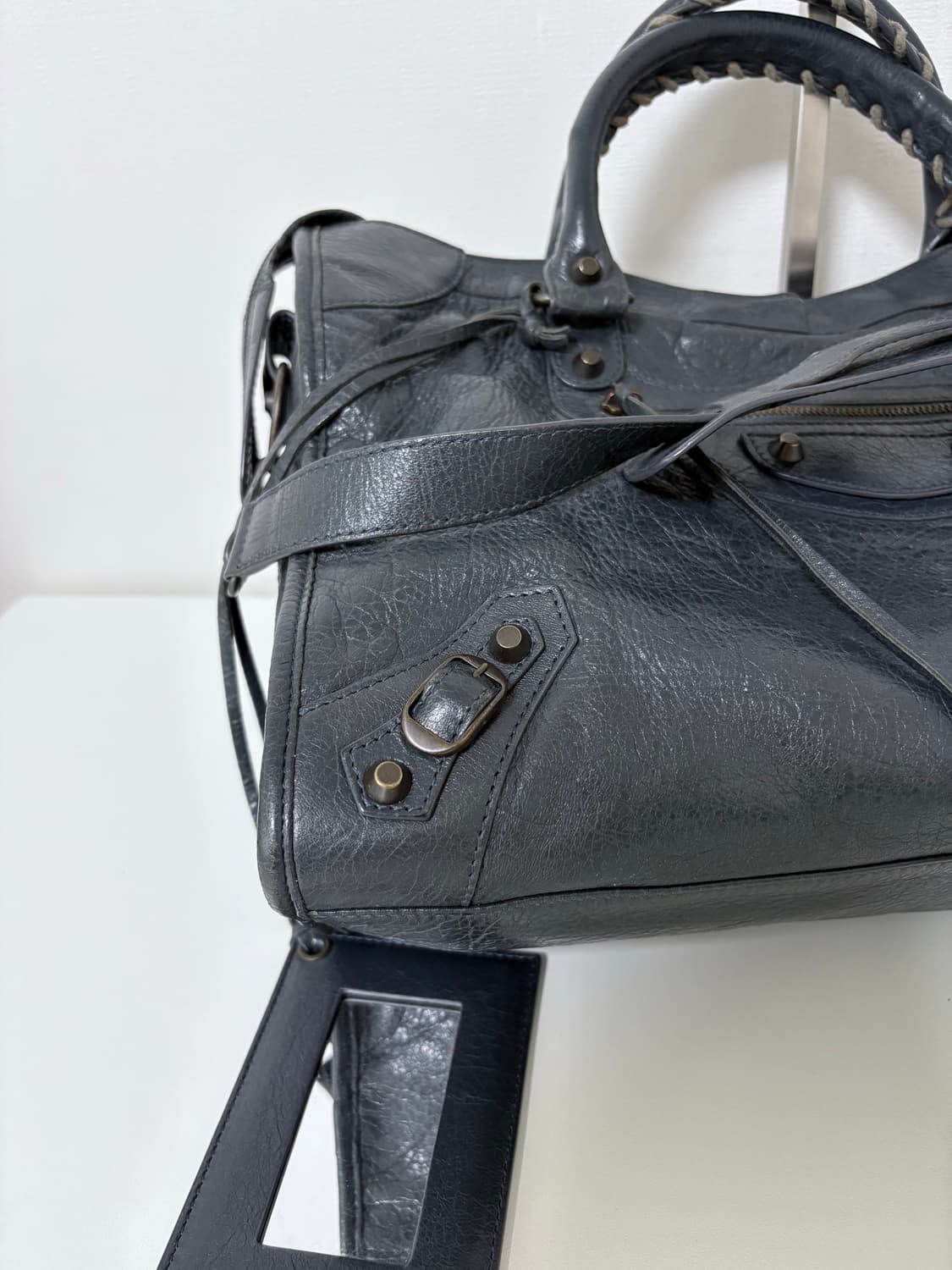 발렌시아가 시티 모터백 다크그레이 상품이미지5