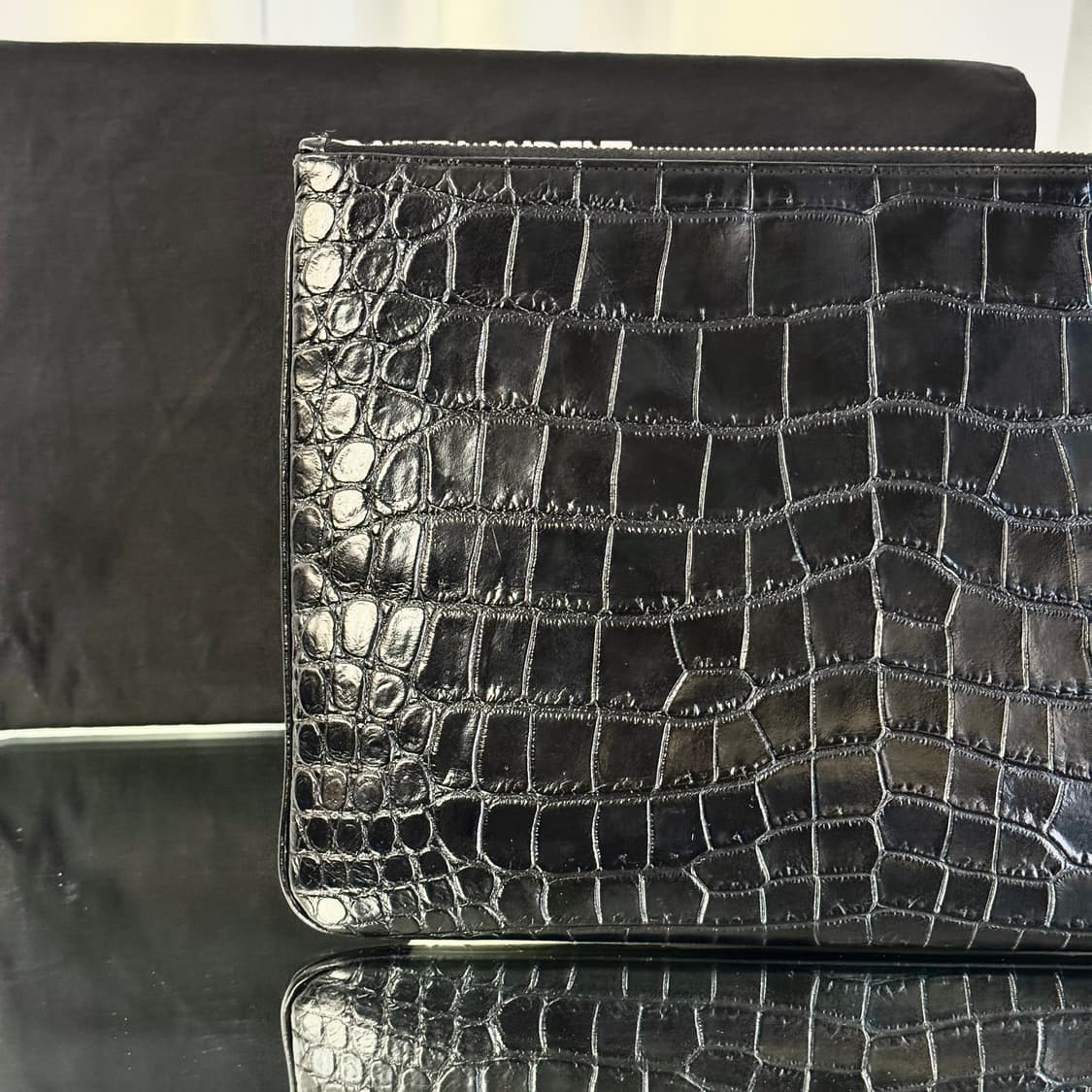 입생로랑 크로커다일 블랙 골드 클러치백  상품이미지5