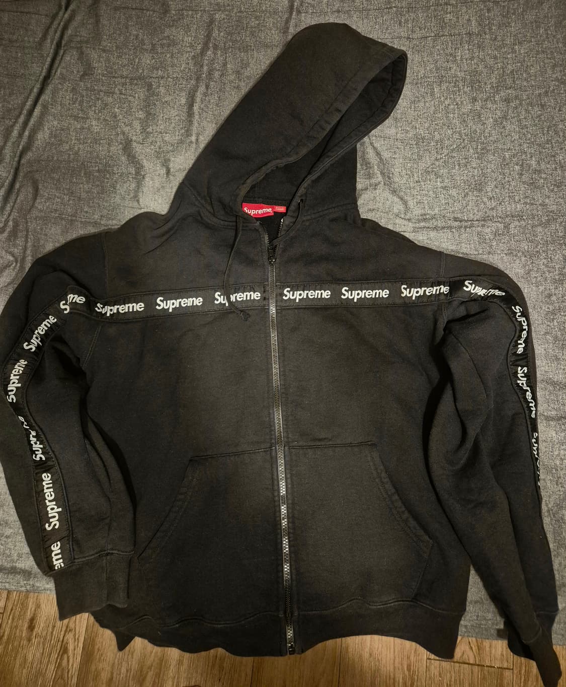 [L] 19FW 슈프림 텍스트 스트라이프 후드집업 (블랙) 상품이미지2