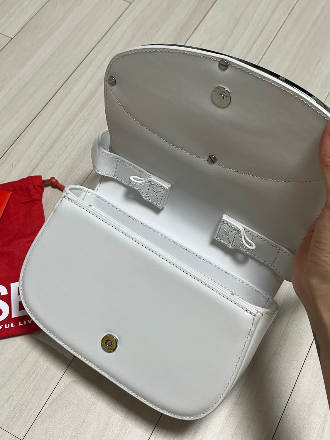 디젤 숄더백 화이트 상품이미지4