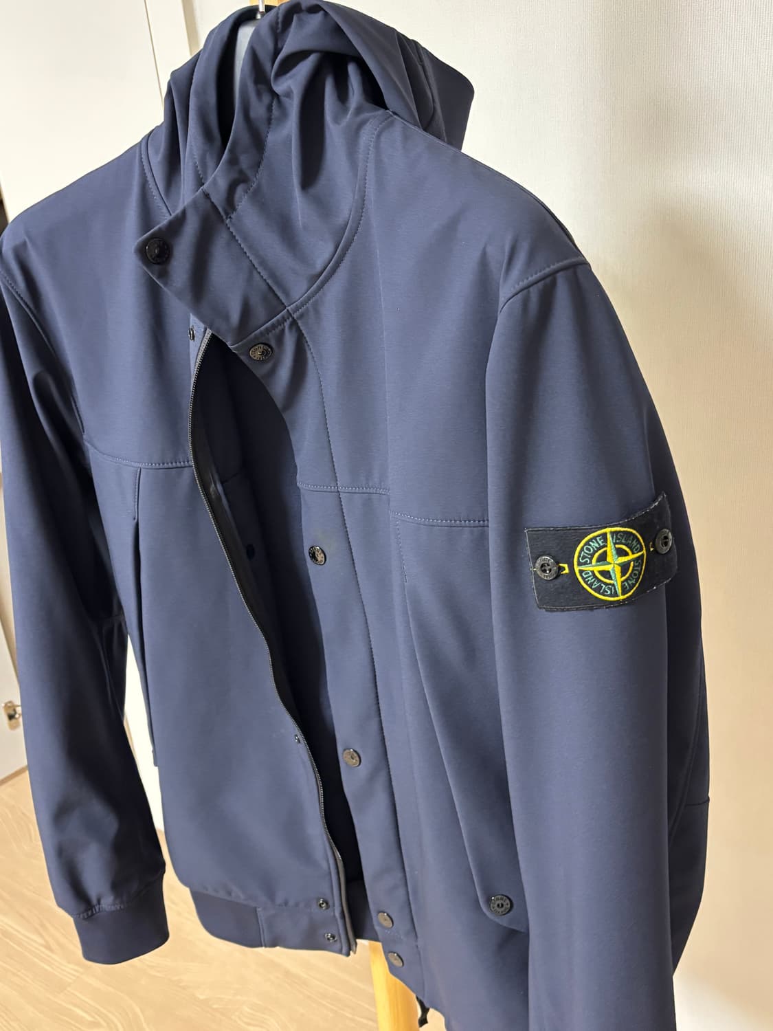[L] 스톤아일랜드 소프트쉘 자켓 상품이미지2