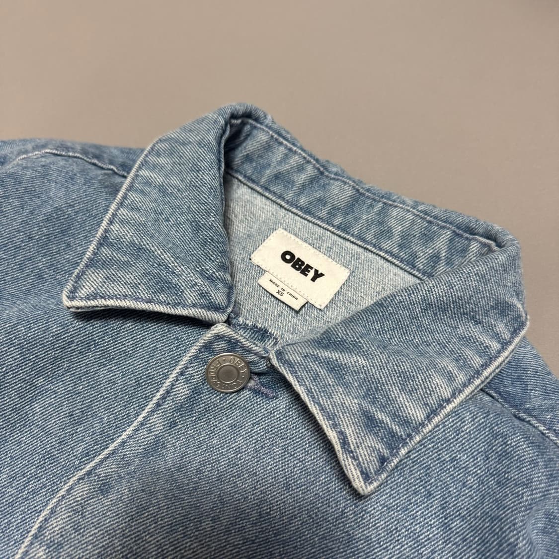오베이(OBEY) 라이트블루컬러 코튼 유틸리티 포켓 데님 자켓 상품이미지3