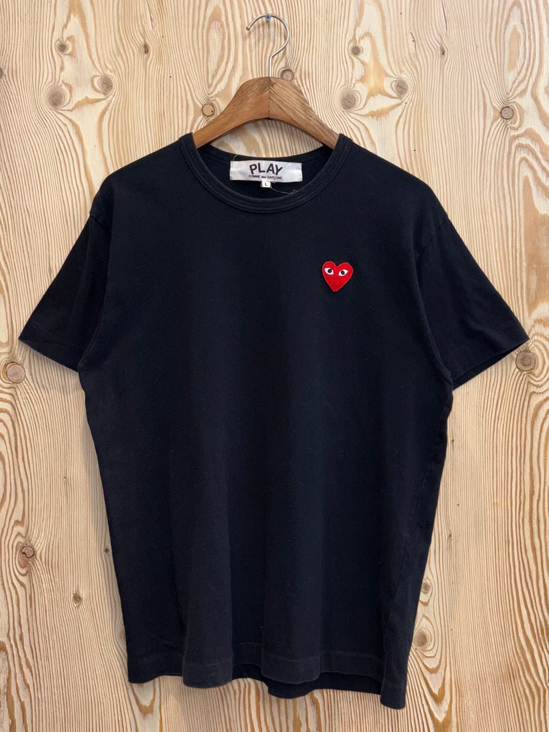 꼼데가르송 레드 하트 블랙 티셔츠 상품이미지1