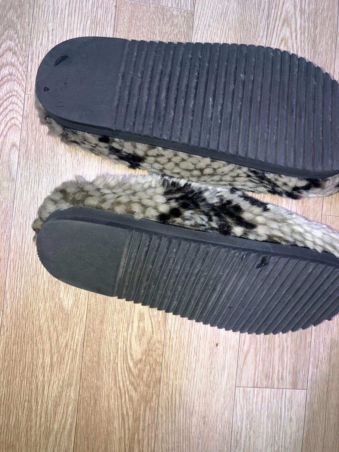 Yeseyesee Y.E.S Monster Slippers Khaki  상품이미지3