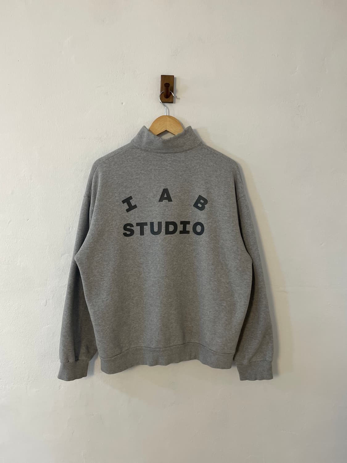 IAB 스튜디오 반집업 맨투맨  상품이미지7