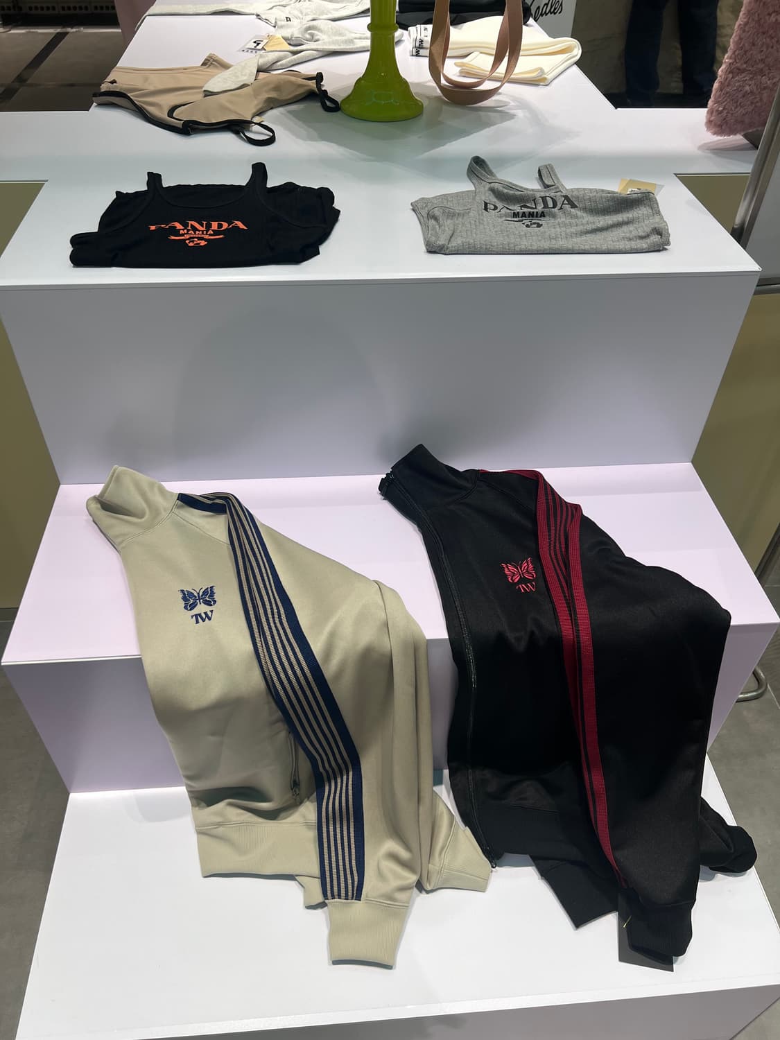 니들스 x TW 트랙 자켓 베이지 네이비 (m) - 착샷 O 상품이미지2