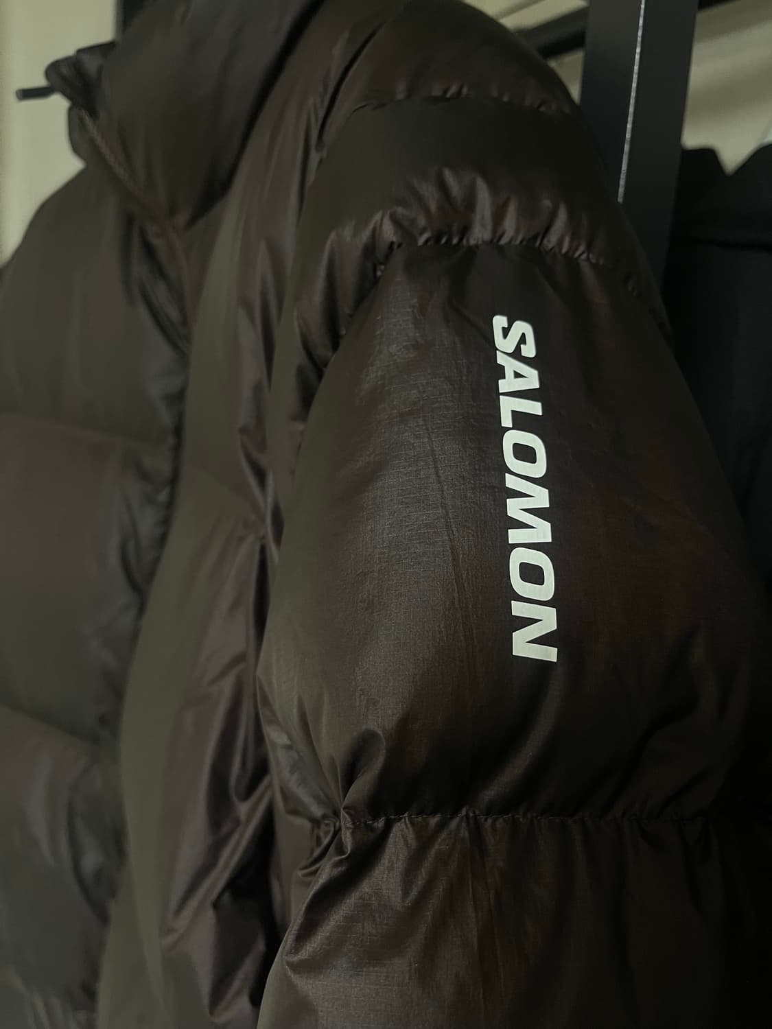 25FW 살로몬 컨투어 패딩  초콜렛 XL 상품이미지3