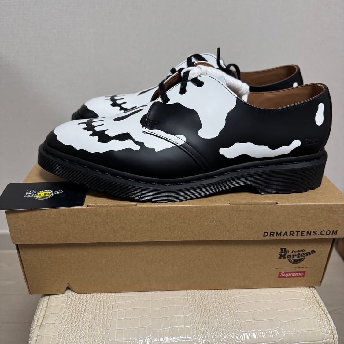 (290) 슈프림x닥터마틴 1461 3-아이슈 블랙 상품이미지1