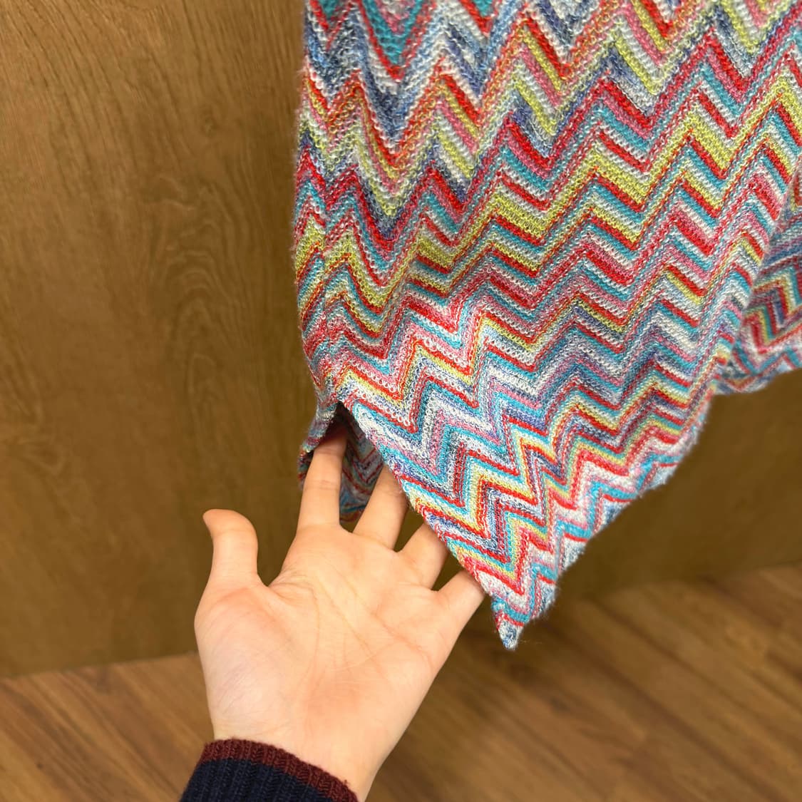 마리아니 라운드넥 반팔 니트 쉐브론 패턴 사이드 슬릿 루즈핏 레인보우 상품이미지6