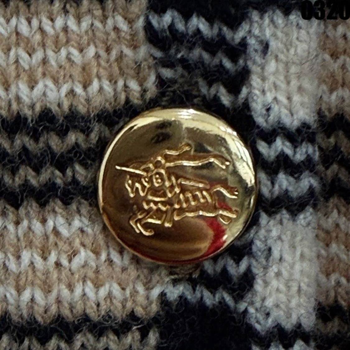 버버리 클래식 라인의 램스울 니트 가디건 100 상품이미지4