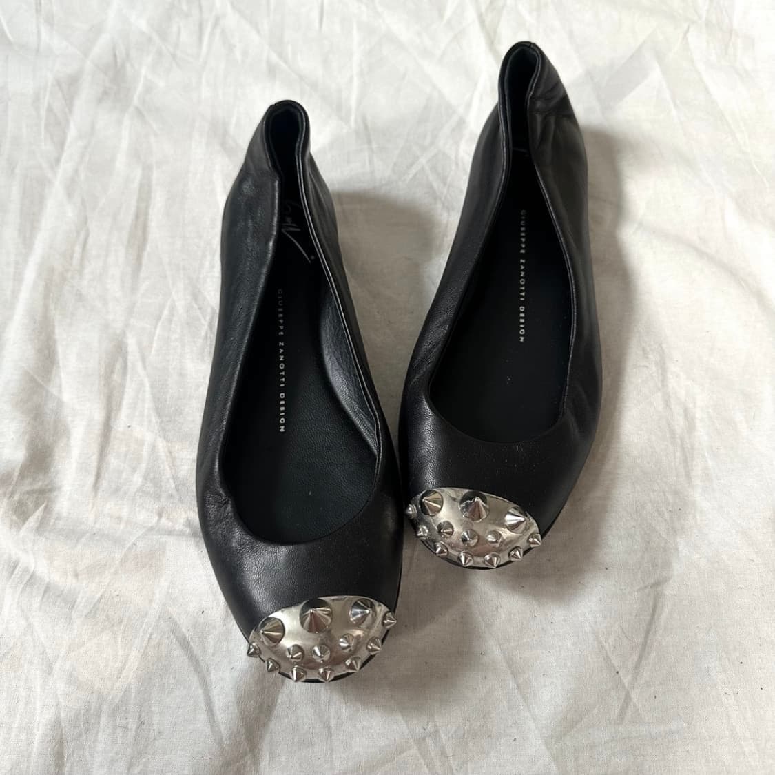 Giuseppe Zanotti 쥬세페자노티 스파이크스터드 캡토레더플랫 상품이미지1