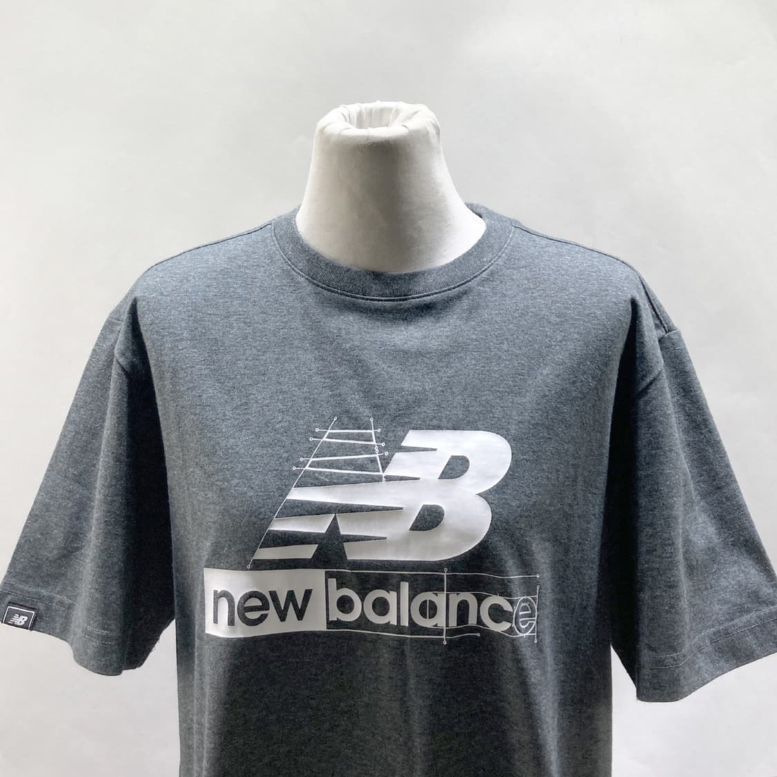 뉴발란스 남성반팔티 그레이 95  상품이미지2