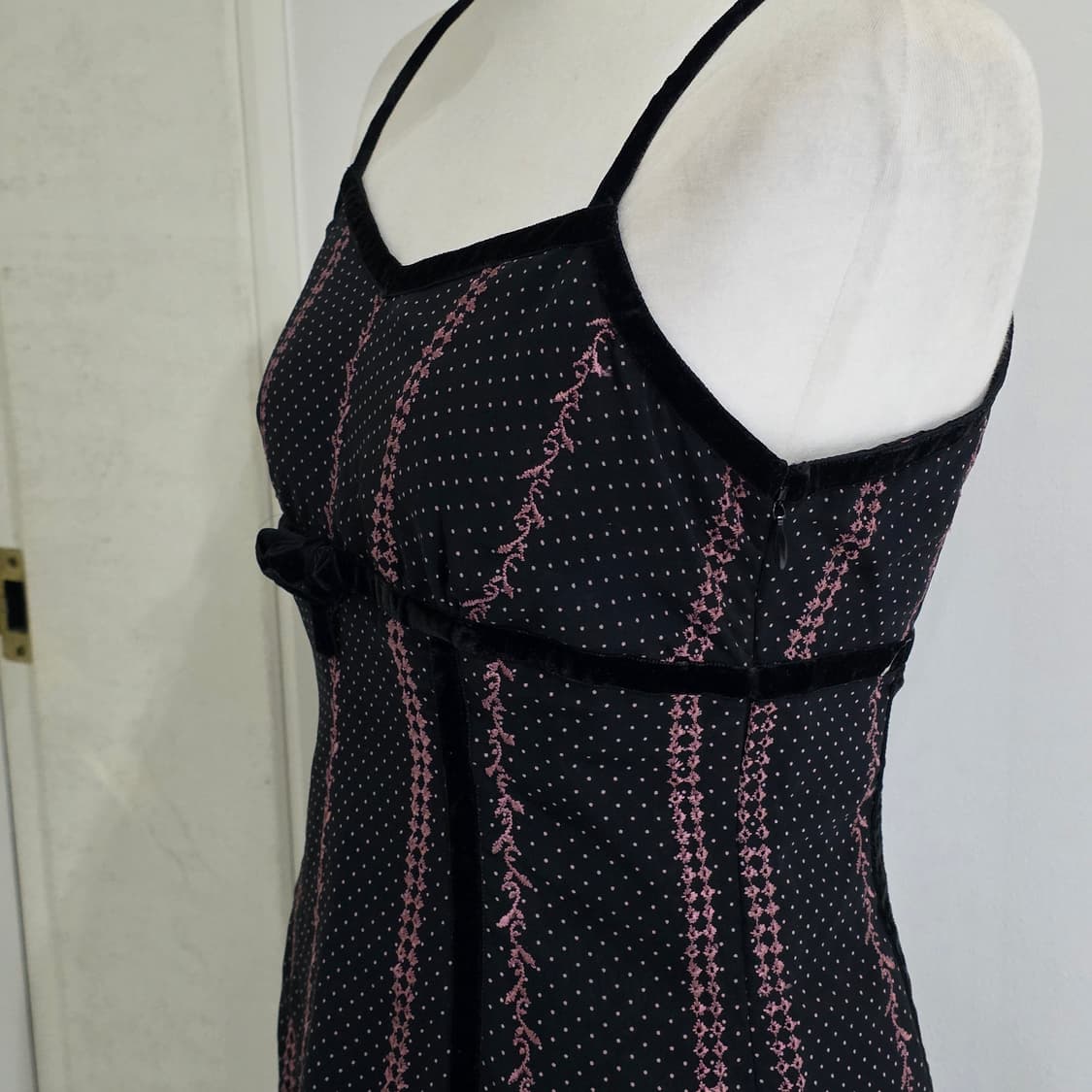 일본빈티지)블랙x핑크 레이스리본 도트 오네갸루 y2k슬리브리스롱원피스 상품이미지2