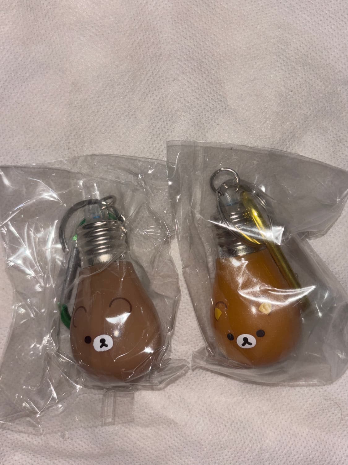 리락쿠마 챠이로이코구마 전구 가챠 키링 상품이미지1