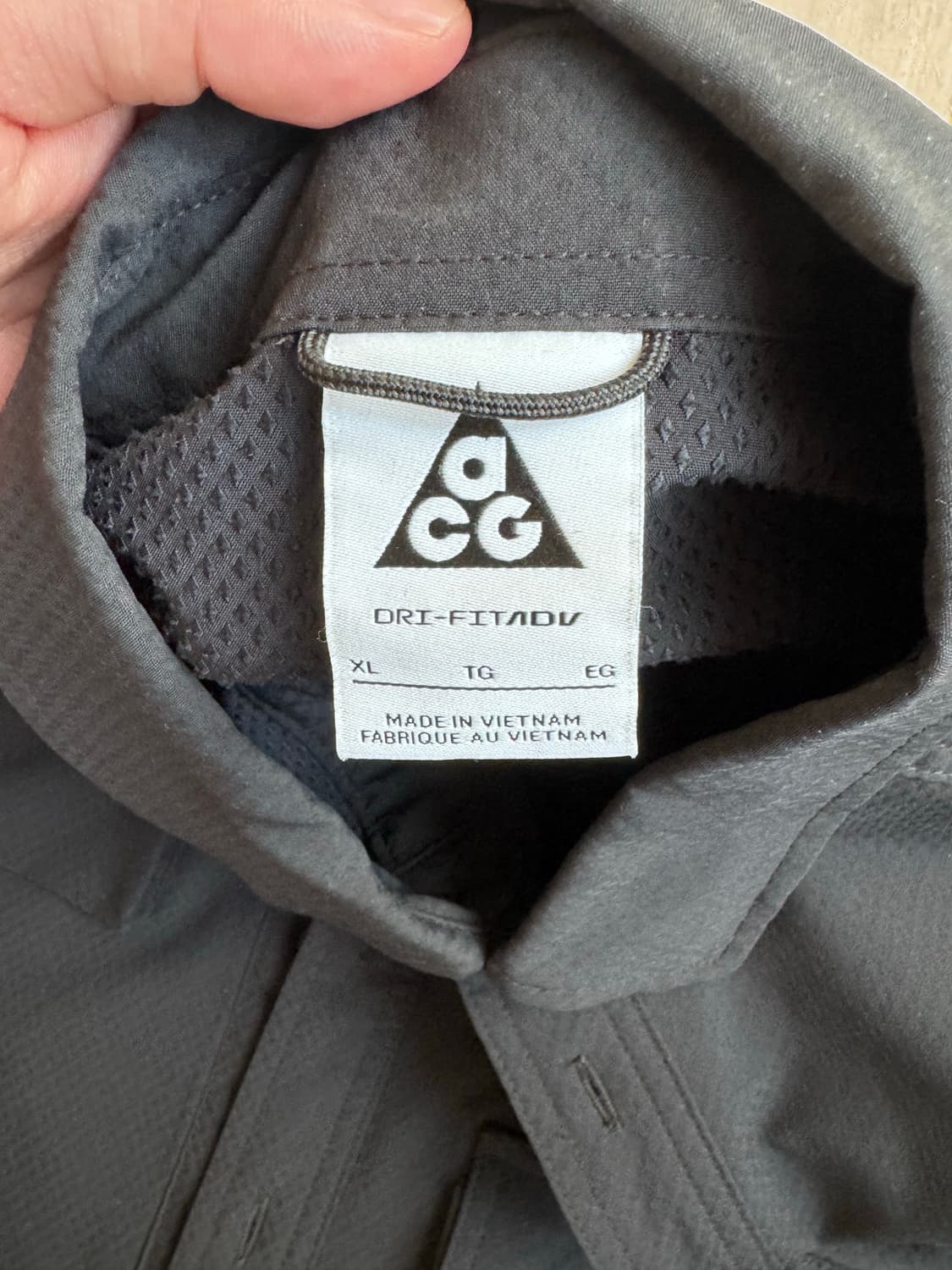 나이키 ACG 드라이핏 UV 디베스테이션 트레일 셔츠 XL사이즈 블랙 상품이미지4