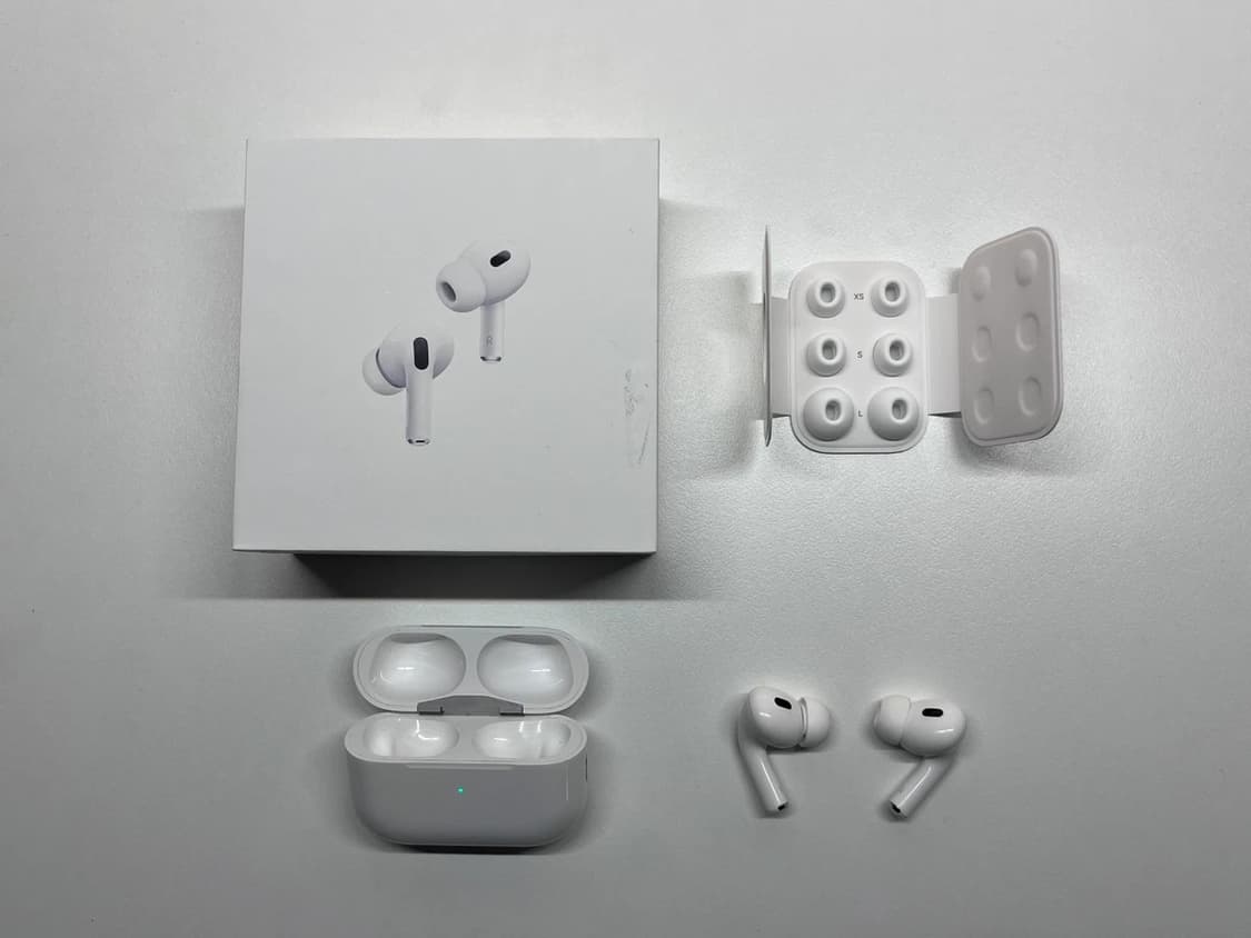 에어팟 프로 2세대 (맥세이프 무선충전 C타입)팝니다 상품이미지1