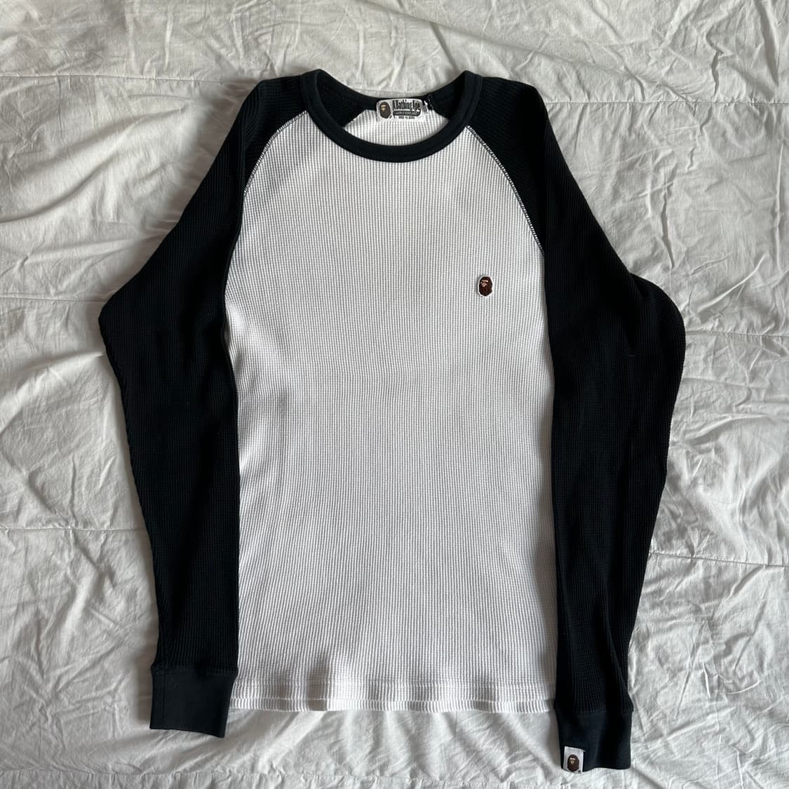 베이프 블랙 화이트 배색 와플 롱슬리브  상품이미지2