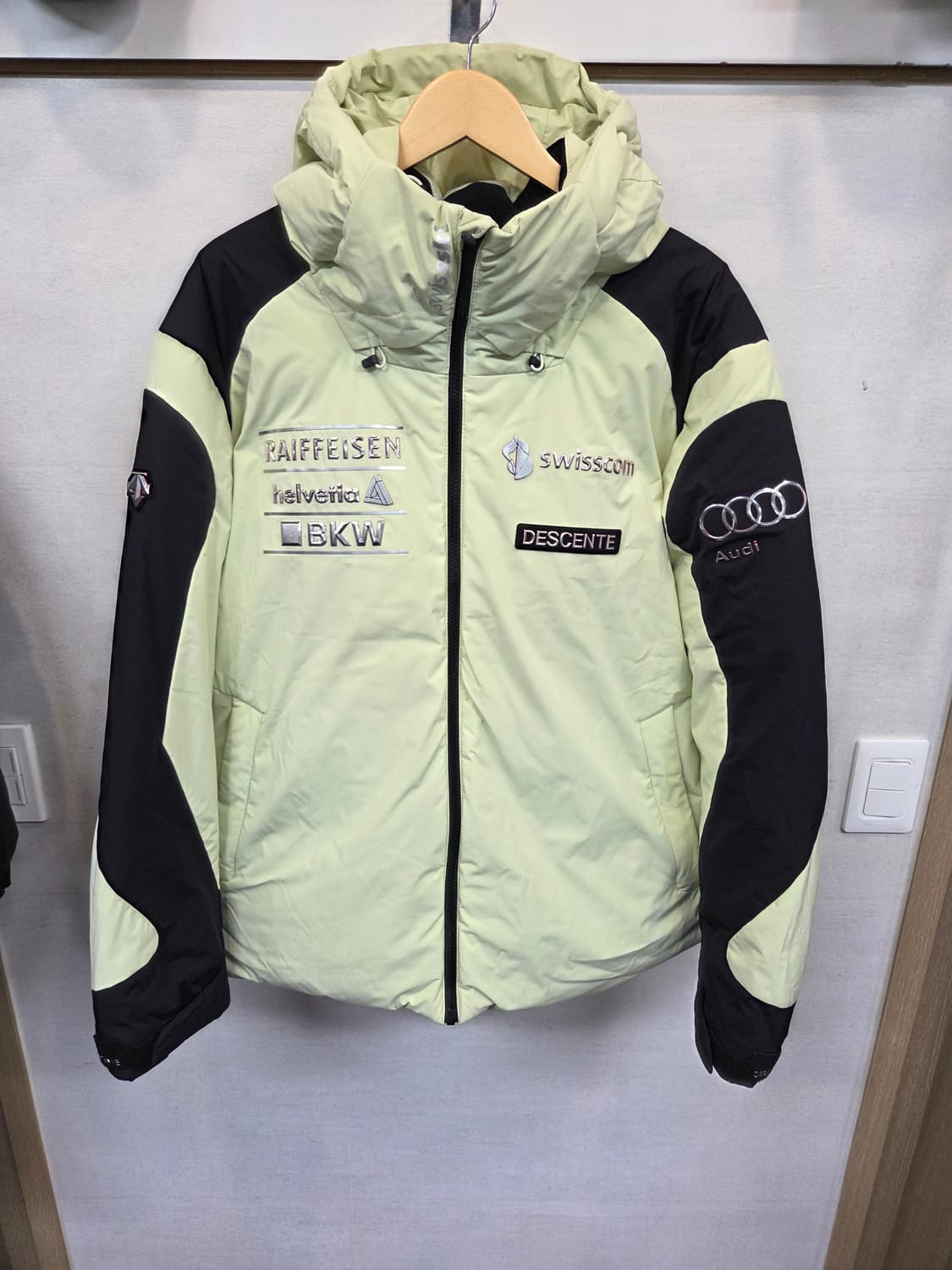 데상트 스위스스키팀 아우디 레플리카 미드다운 패딩 xl 상품이미지1