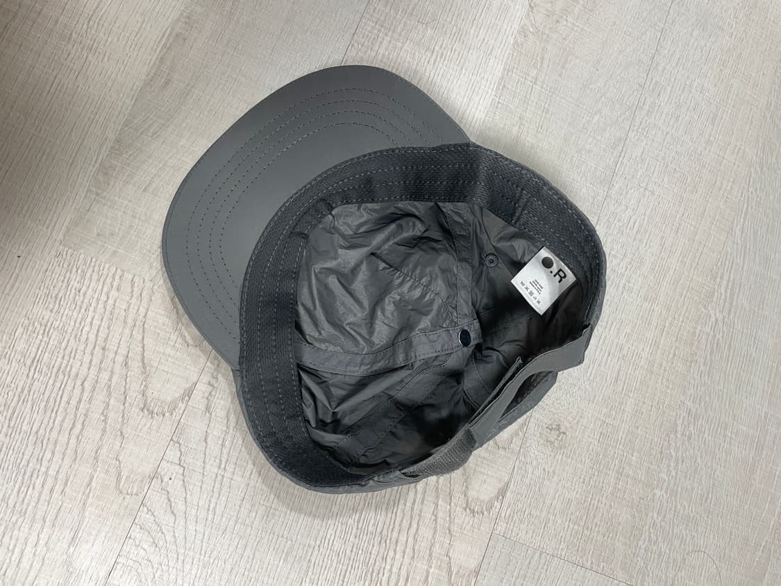 옵티미스틱 러너스 스타티드 인 베를린 나일론 캡 다크 그레이 상품이미지4