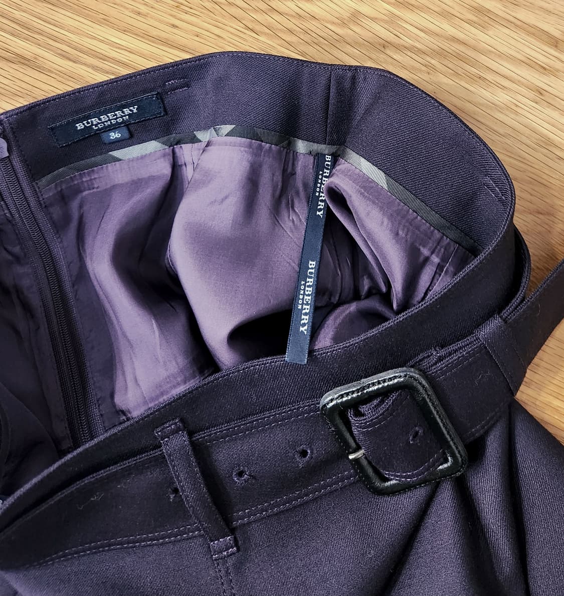 (새상품)버버리 벨트 미니스커트 상품이미지5