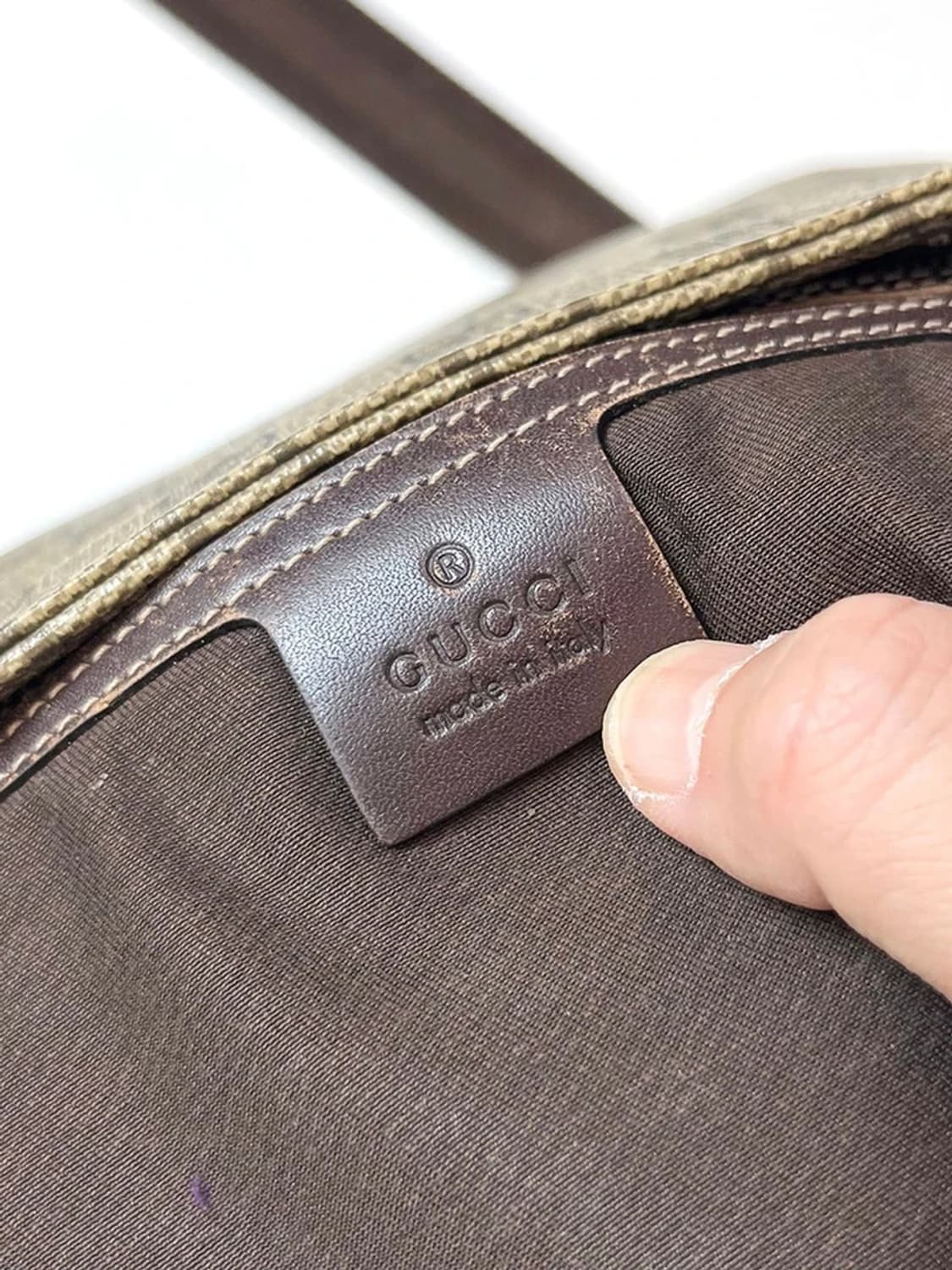 구찌 GG 수프림 모노그램 크로스백 A1585 상품이미지10