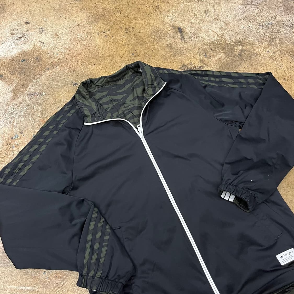 아디다스 밀리터리 카모 카키 블랙 양면 리버시블 바람막이 100 상품이미지1