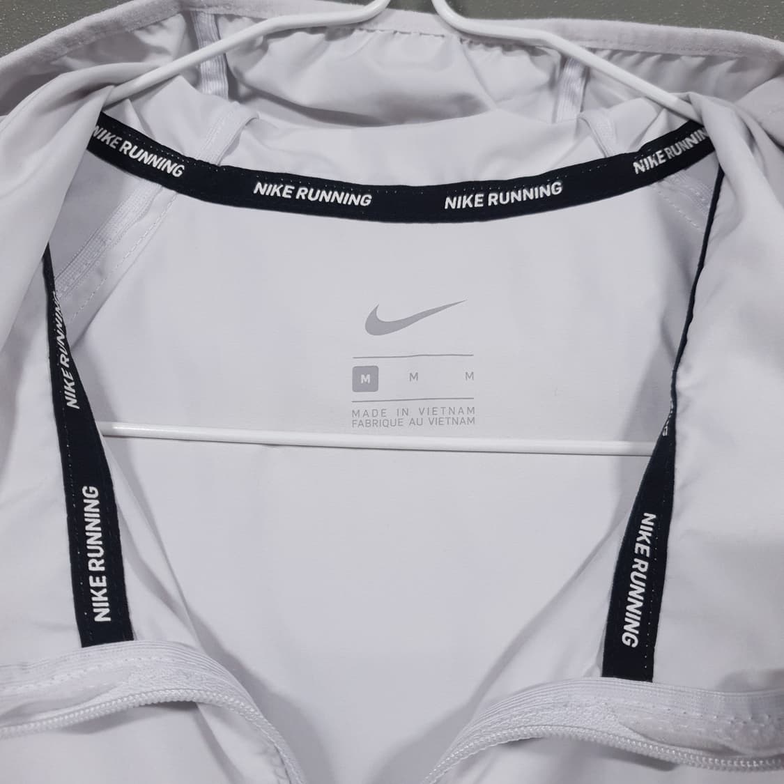 M (95) 나이키 에센셜 러닝 경량 바람막이 집업 후드 자켓 아이보리 상품이미지5