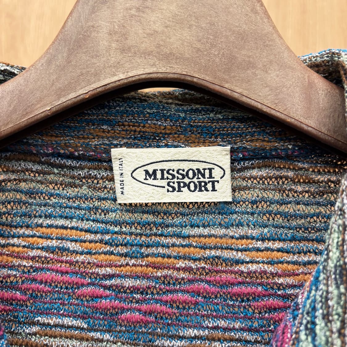 미쏘니 스포츠 클래식 셔츠 카라 니트 웨이브 패턴 버튼 디테일 블루 상품이미지6