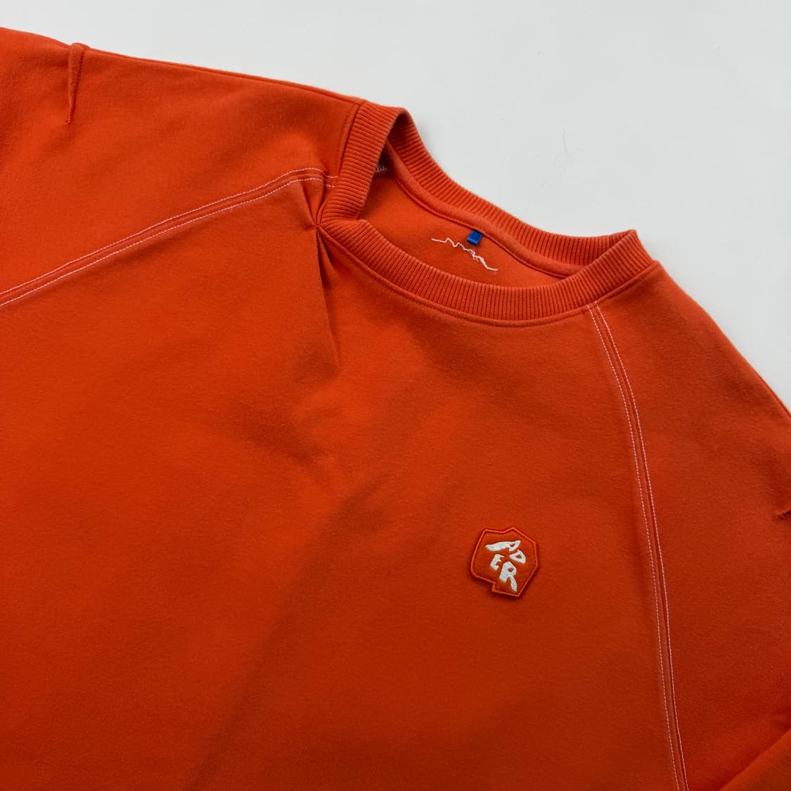 아더에러 2021 fw 언 누보 시스템 컬렉션 맨투맨 오렌지 A1 상품이미지4