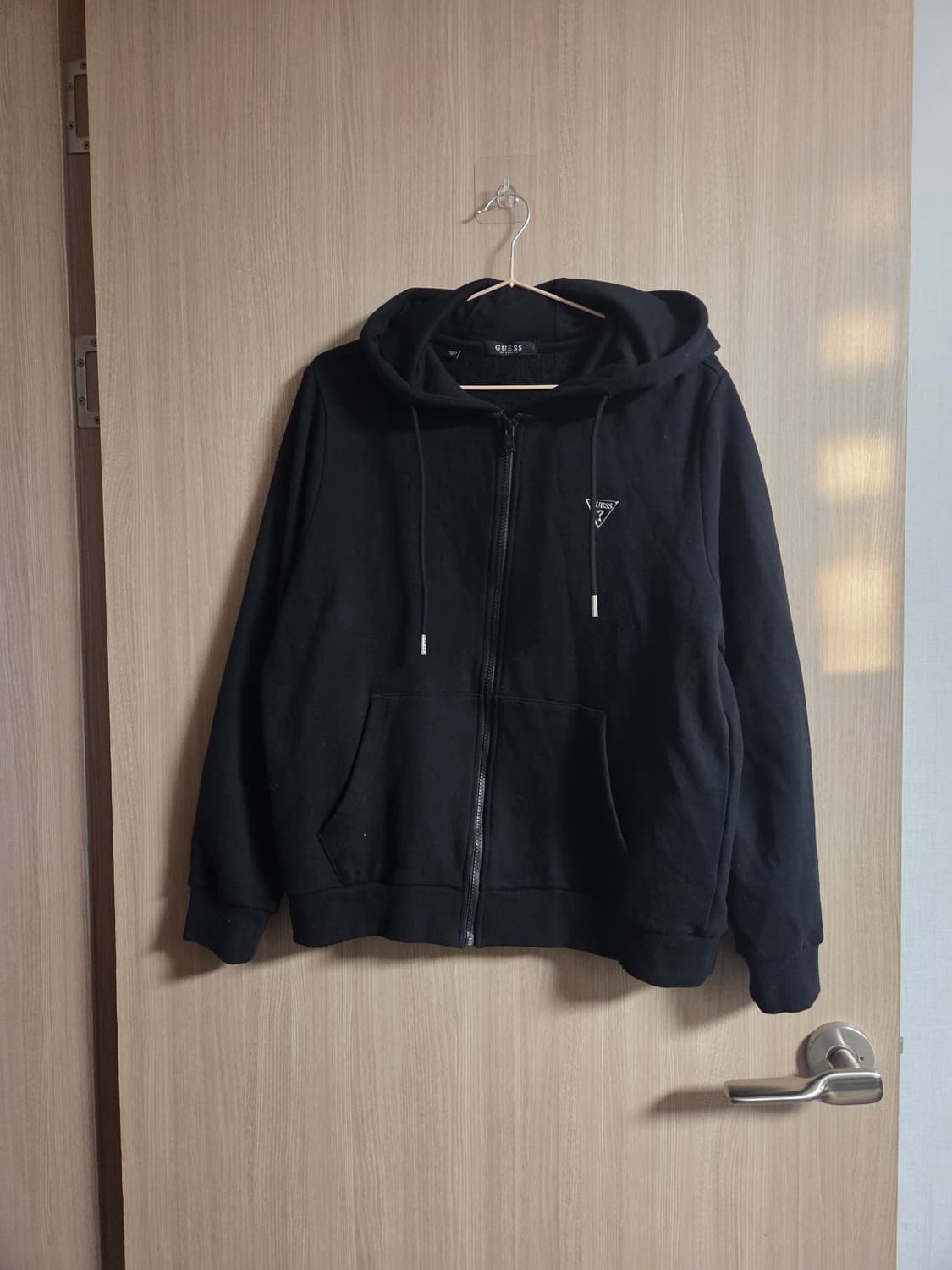 게스 블랙 후드집업 상품이미지1