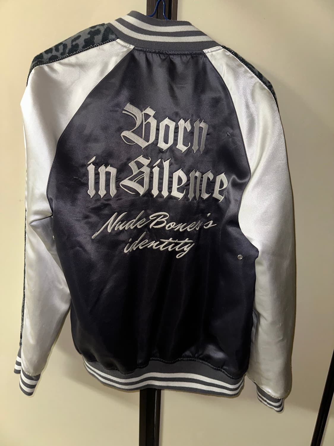 Nude Bones 새틴 바시티 자켓 상품이미지2