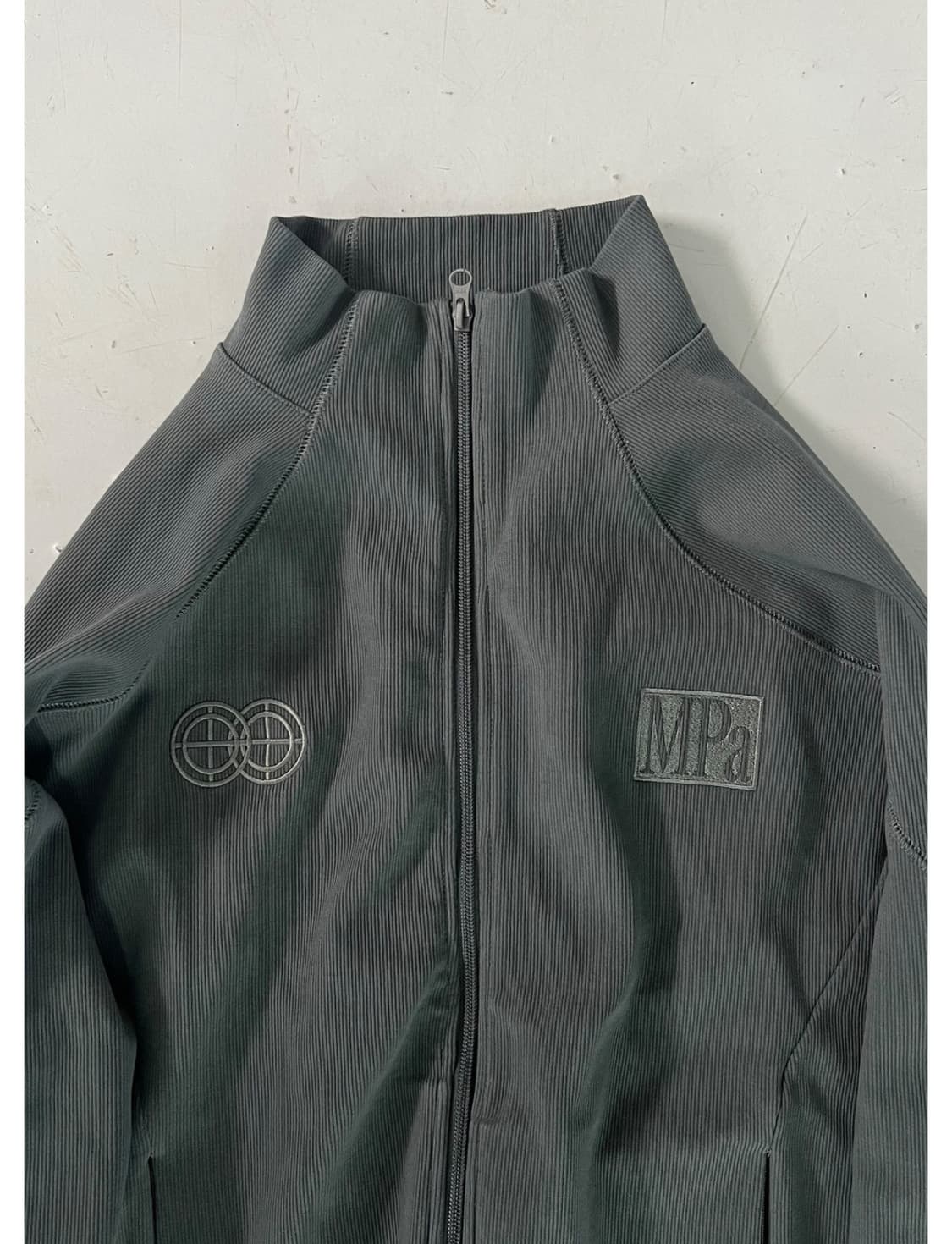 MPa RIBBED ZIP JACKET (CHARCOAL) (급처) 상품이미지3