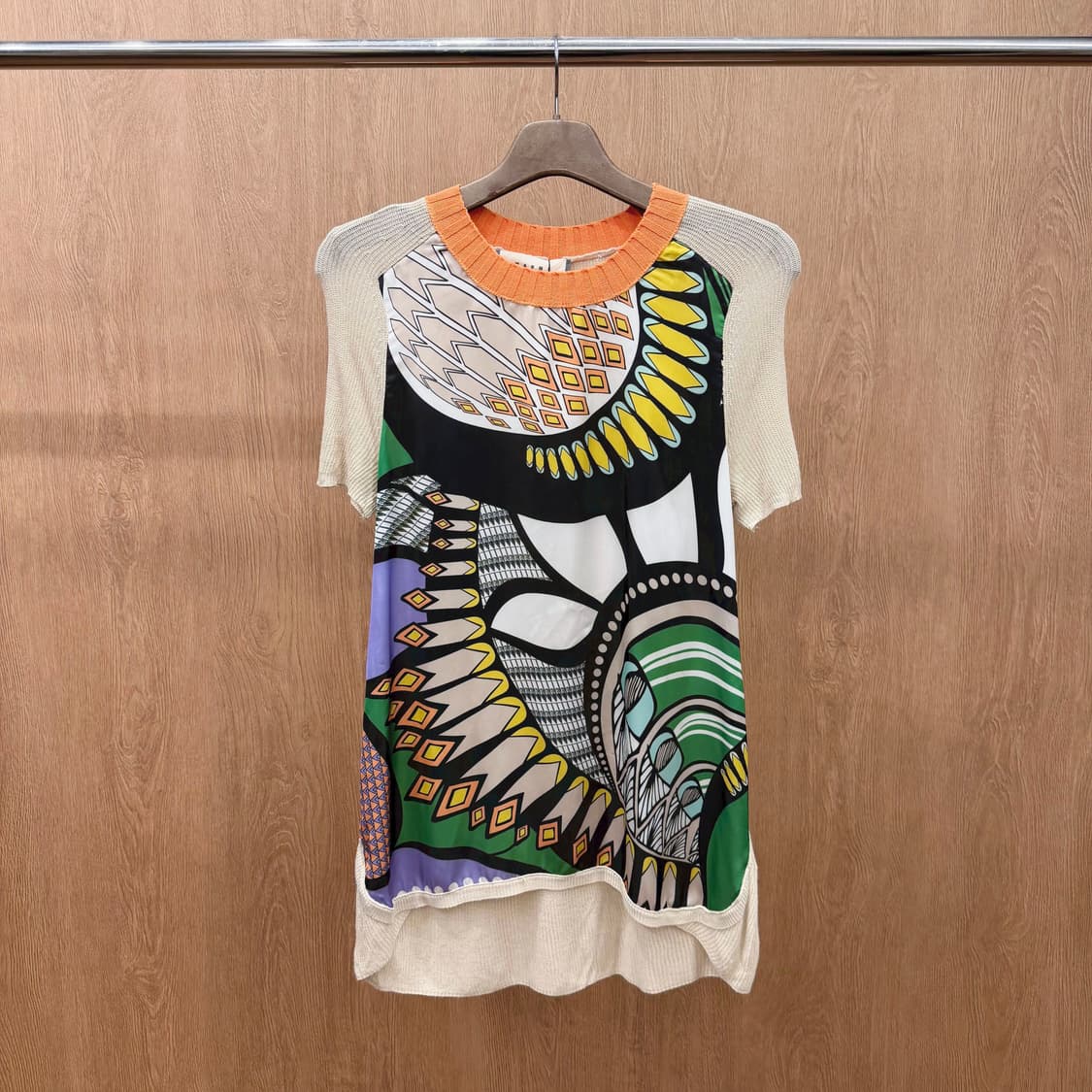 마르니 라운드넥 반팔 니트 프론트 그래픽 아트워크 패턴 디테일 베이지 상품이미지2