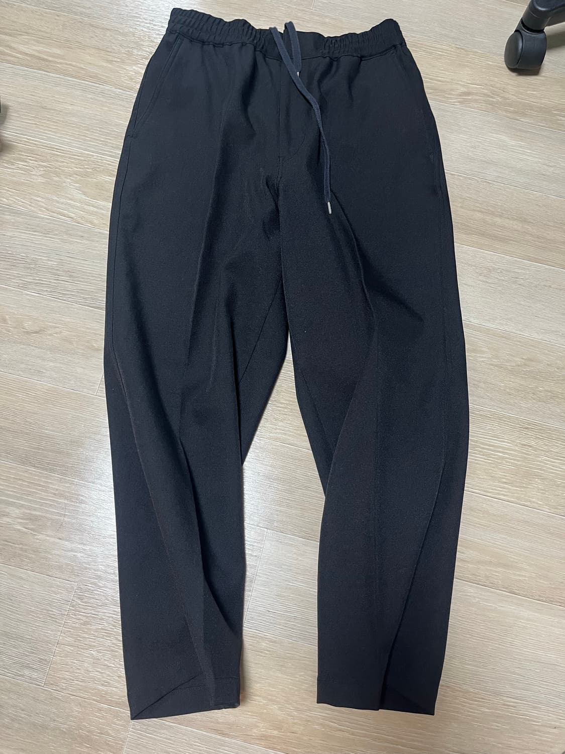 유니클로 u 18FW 릴렉스 와이드핏 앵클팬츠 상품이미지1