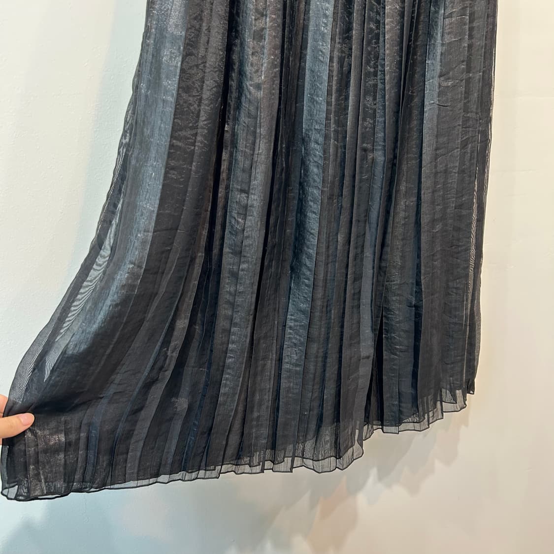 블랙 플리츠 롱 스커트 상품이미지4