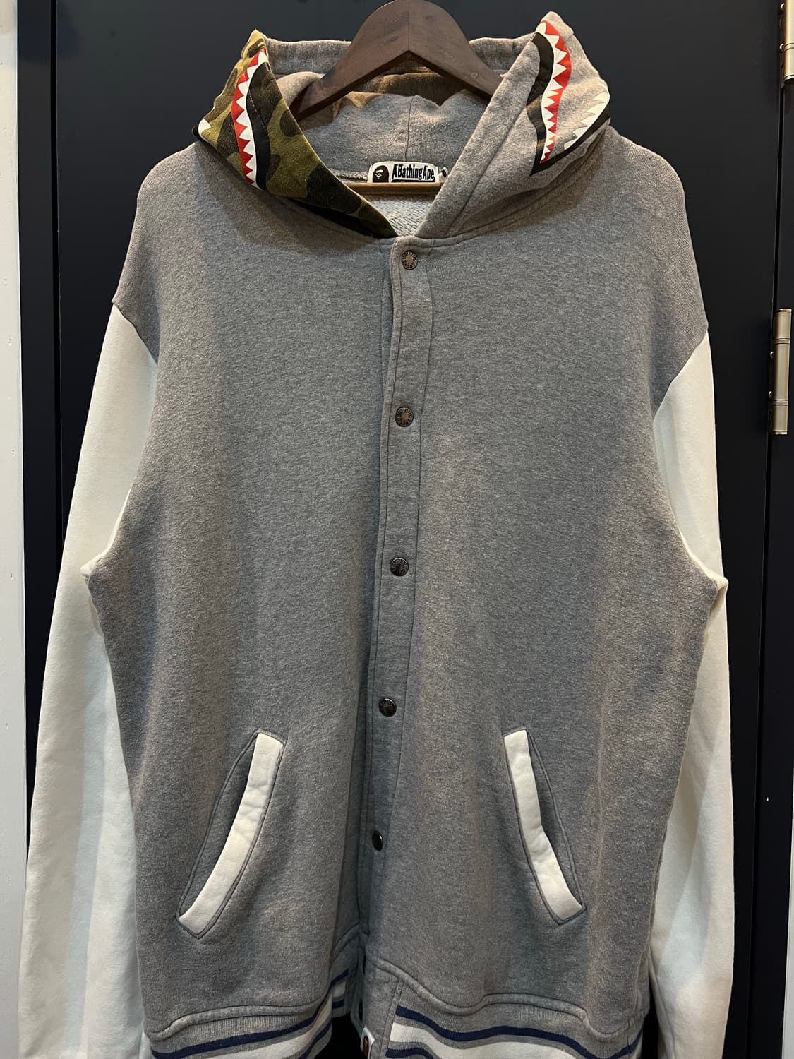 베이프 샤크 스웻 바시티 후드집업 자켓 상품이미지1