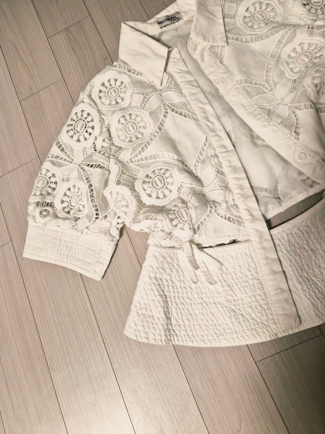 유니크 레이스 컷아웃 페플럼 블라우스 상품이미지3