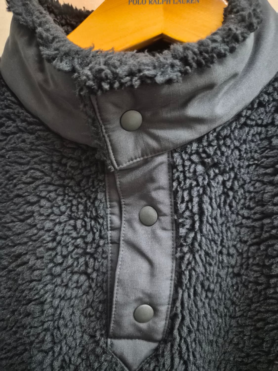 L) 유니클로 x 화이트 마운티리어닝 아노락 후리스 팝니다 상품이미지3