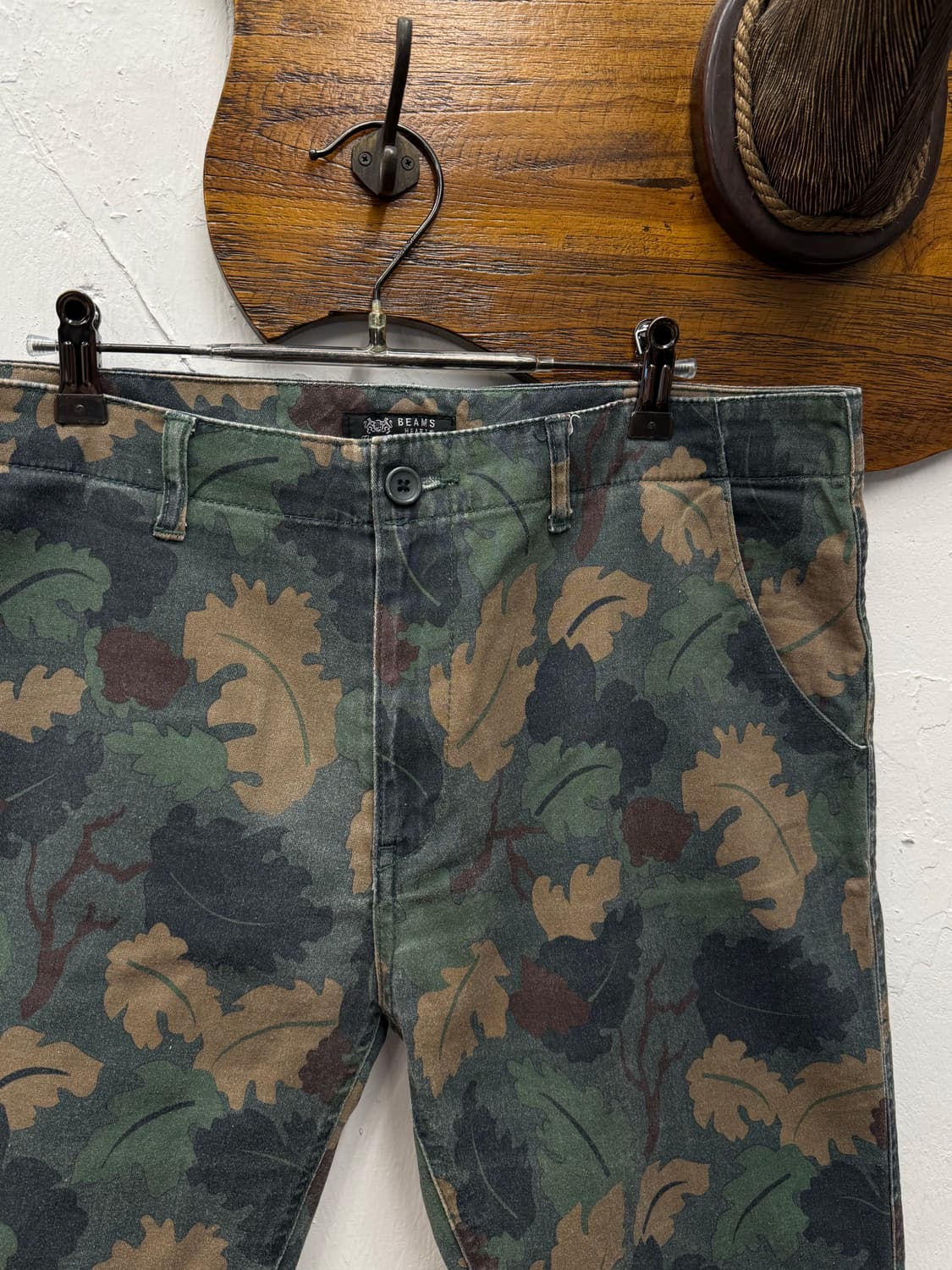 BEAMS HEART Camouflage Leaf Pattern Shor 상품이미지2