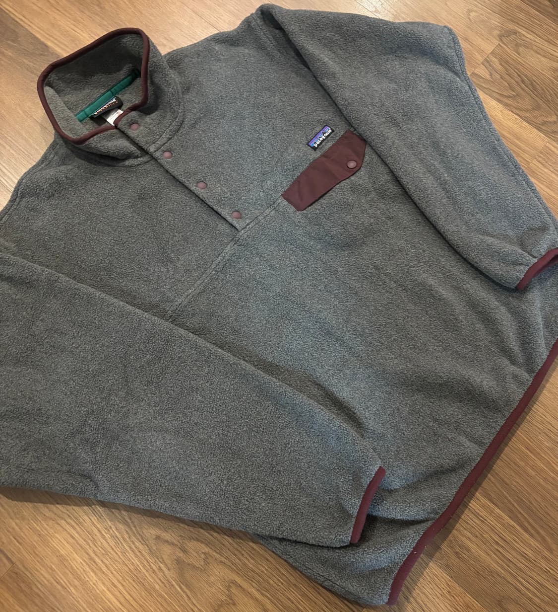 파타고니아 헤비웨이트 신칠라 그레이 버건디 M사이즈 판매합니다. 상품이미지2