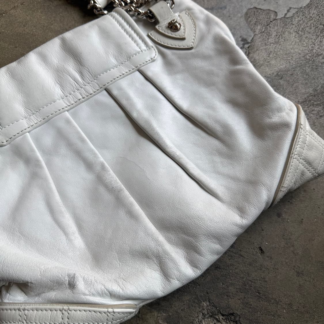 마크제이콥스 크림 레더 체인 숄더백 상품이미지6