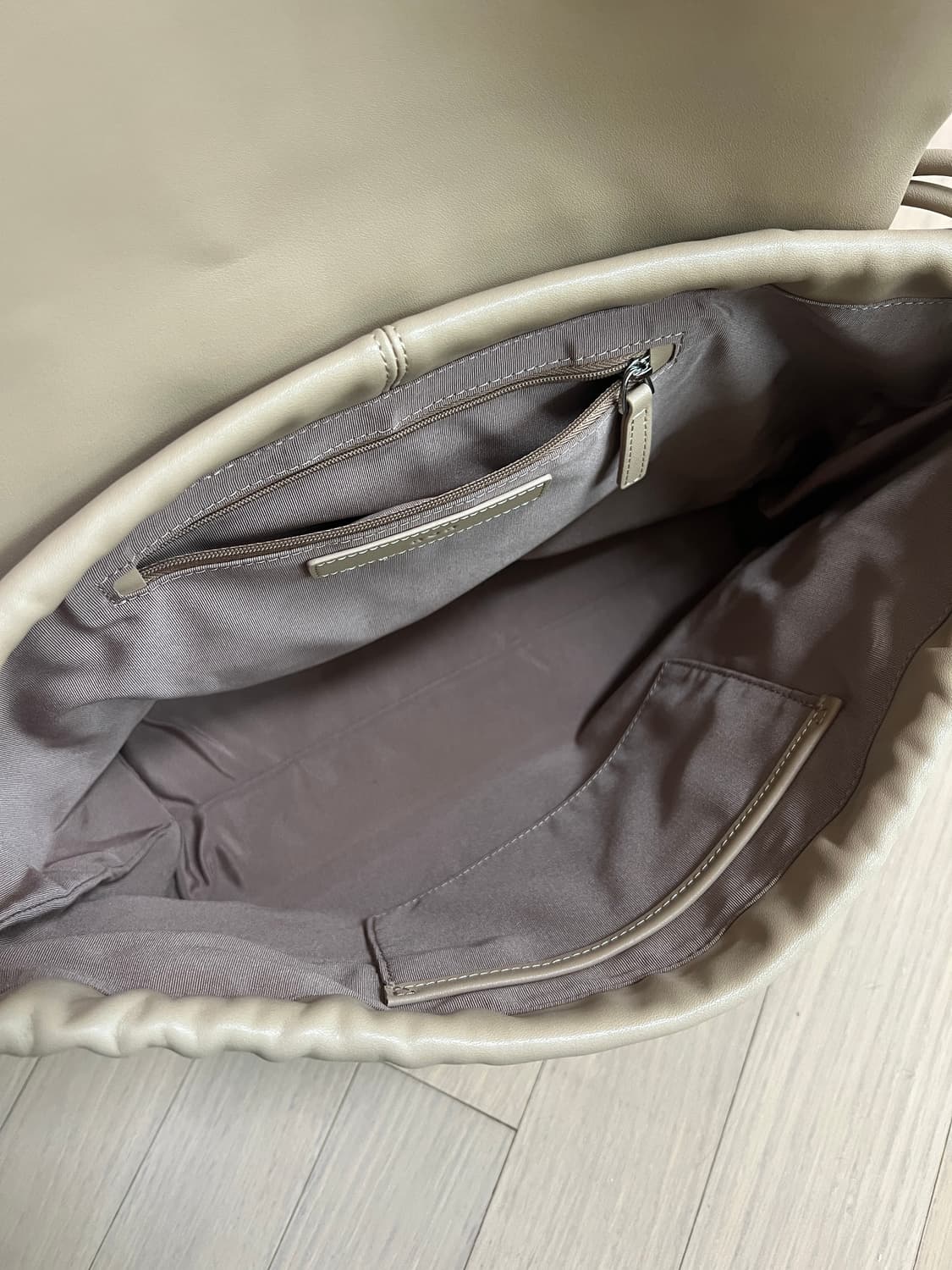 ROH SEOUL 로서울 퍼프 숄더백 / Taupe Beige 상품이미지4