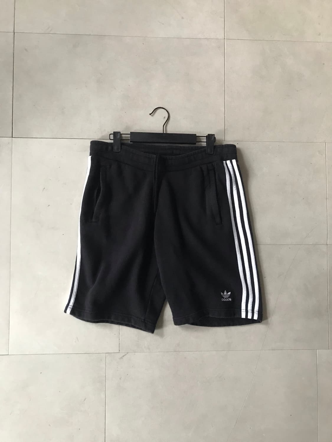 아디다스 블랙 삼선 하프팬츠 상품이미지5