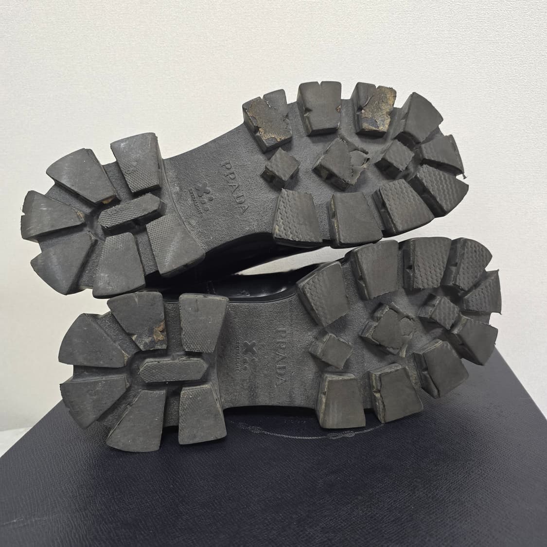 프라다 모놀리스 첼시 부츠 9사이즈 판매 상품이미지6