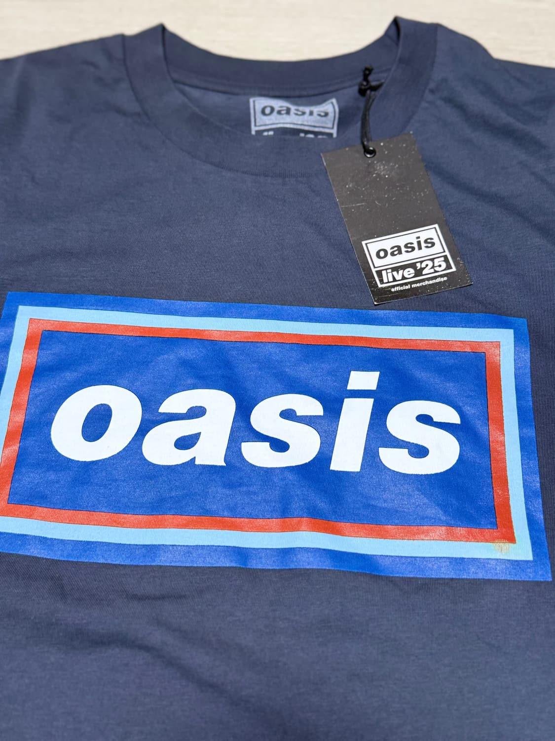 오아시스 라이브25 공식 96‘ 레트로 로고 티셔츠 다크네이비 상품이미지2